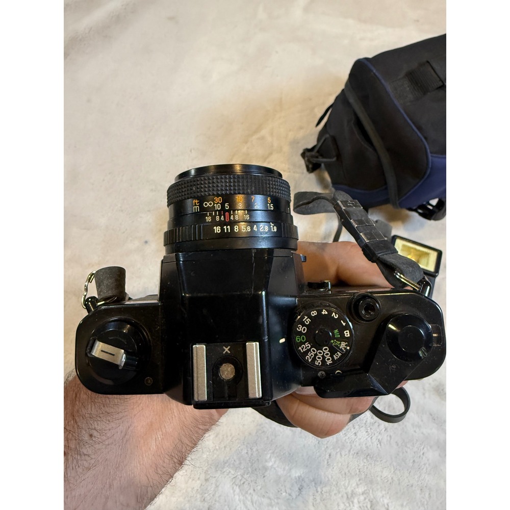 Vivitar XV-5 35mm SLR Film Camera Kit with 50mm 135mm Lenses Flash and Bag - Picture 7 of 9